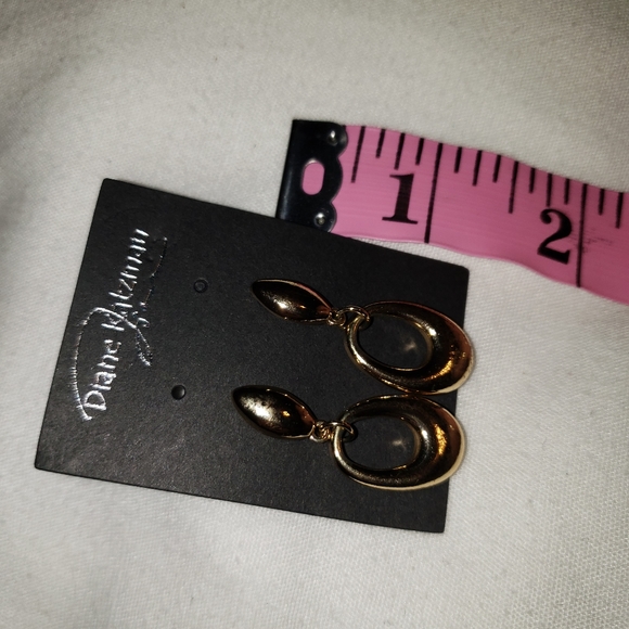 Beautiful Earrings - Picture 5 of 5